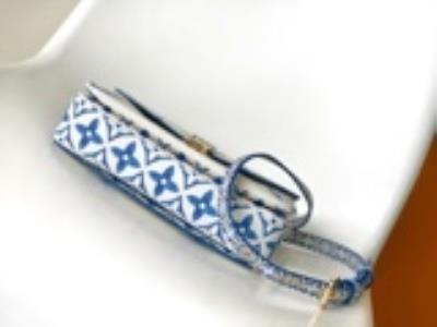 wholesale quality louis vuitton m23055 pochette metis blue