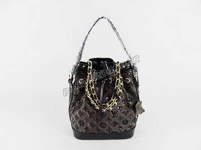 Louis Vuitton M97021 black