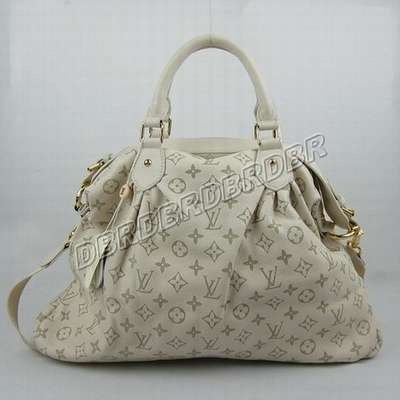 Louis Vuitton M95007 beige white