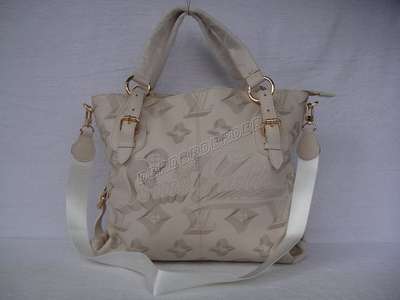 Louis Vuitton M95004 beige white