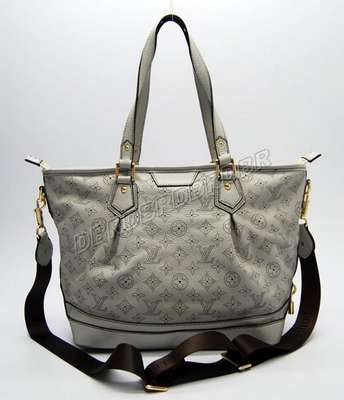 Louis Vuitton M93175 gray