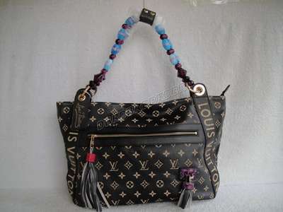 Louis Vuitton M95185 black