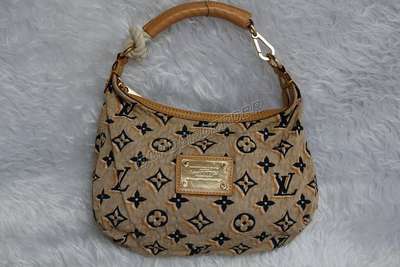 Louis Vuitton M40239 apricot