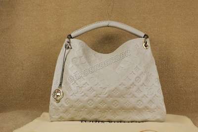 Louis Vuitton M93447 beige white