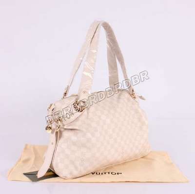 Louis Vuitton M93083 beige white